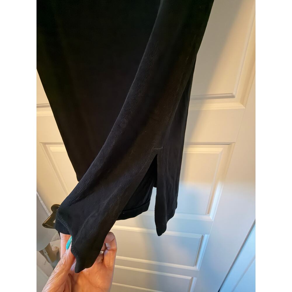 Chico's Travelers Black V-Neck Long Tee, Women's Size 1 - Picture 4 of 8